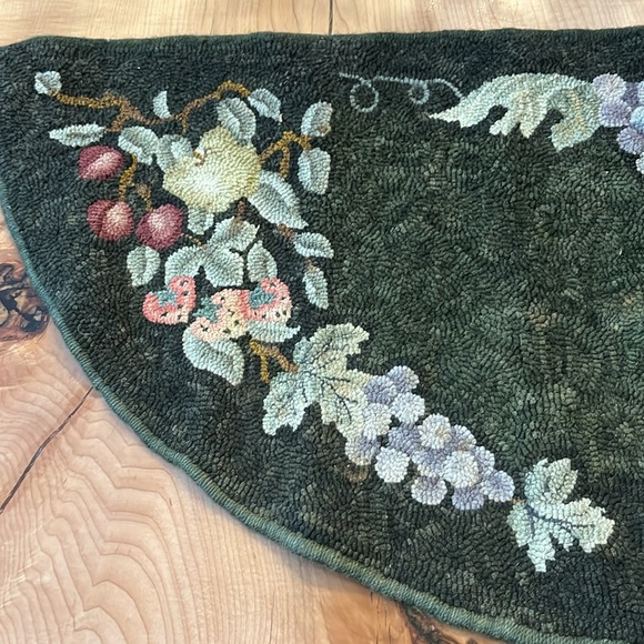 Half circle fruit hooked rug - Picture 3 of 5